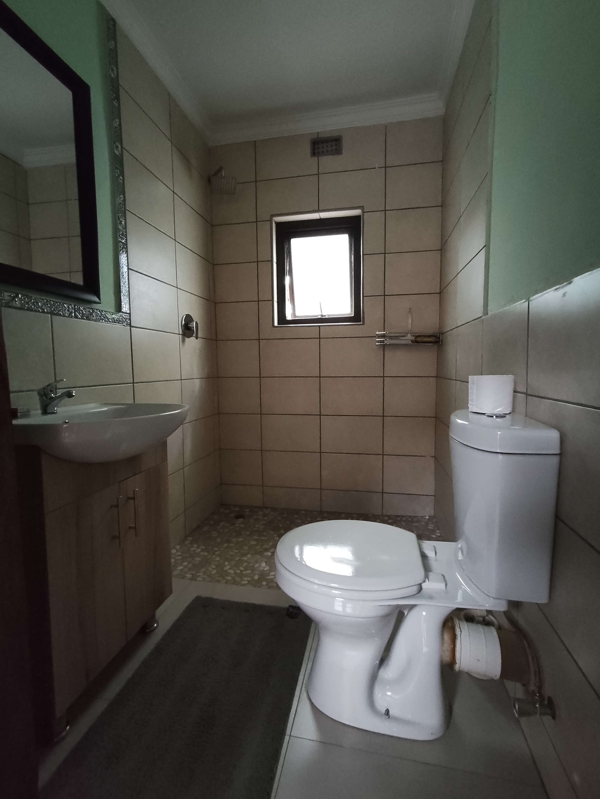 Sipa – bathroom with shower
